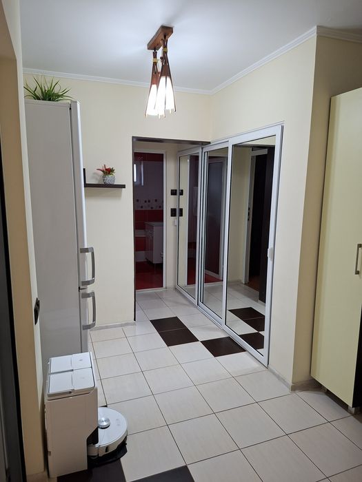 Ofer spre inchiriere apartament cu 2 camere cf.1  decomandat