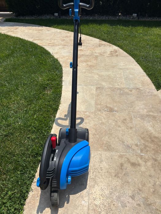 Trimmer / aparat pentru tuns marginea gazonului