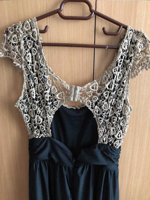 Rochie elastica cu broderie