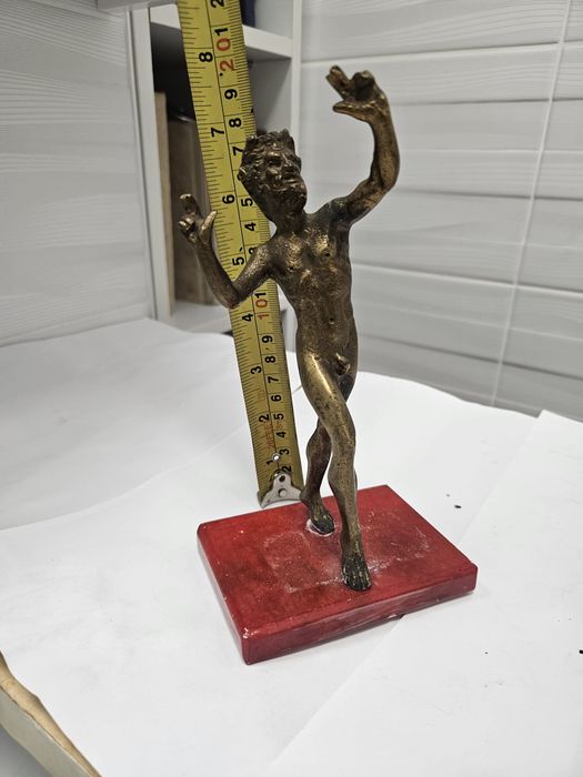 Statueta bronz , bărbat bronz