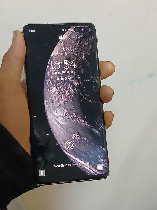 Samsung s10 5g 
8.256
Aybi oldi singan ekranga utmagan
Naxtga 1.400 ka