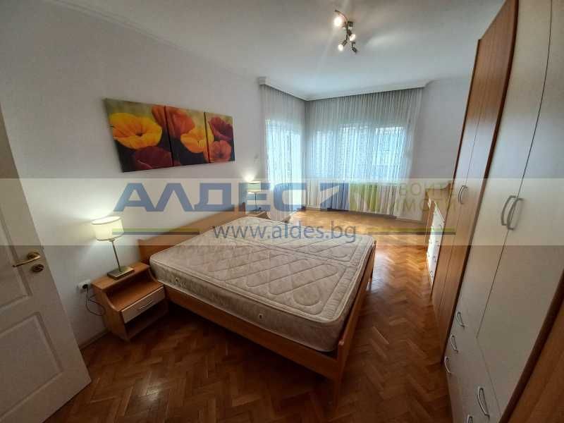 Дава се под наем Тристаен апартамент в София, Център - 107 кв.м за 1200 € - Снимка #5