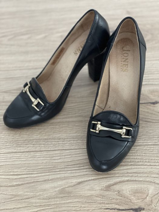 Vand pantofi de femei