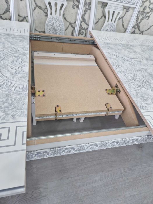 Стол продаю! состояние новая