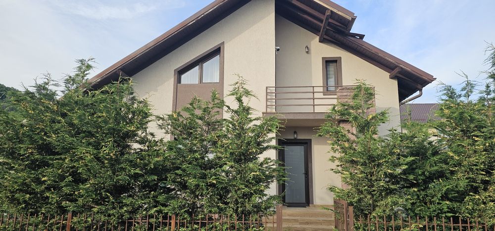 Casă individuală de închiriat, Doicești, cartier Dealul cu Tei, 136 mp, teren 460 mp
