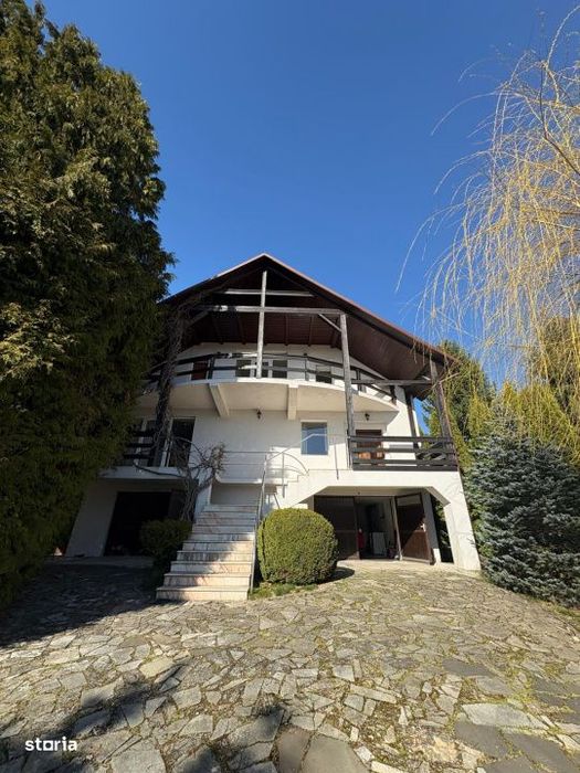 Vila D+P+M cu piscina si sauna, 5 camere, 290 mp, teren 15 ari, panora