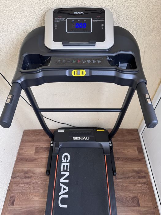 Продам беговую дорожку Genau