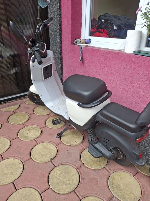 Moped scuter  1000lei