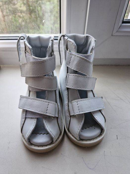 Продам детскую ортопедическую обувь новую