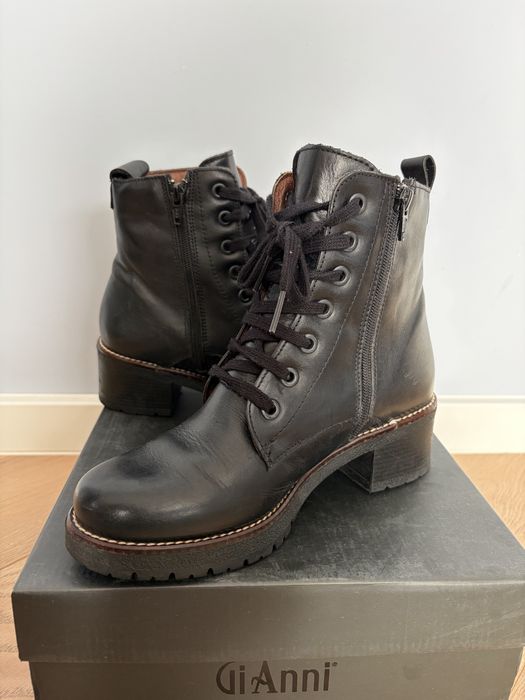 Дамски боти от естествена кожа