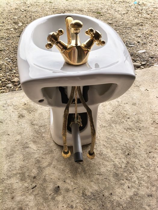 Vând bideu în stare bună!