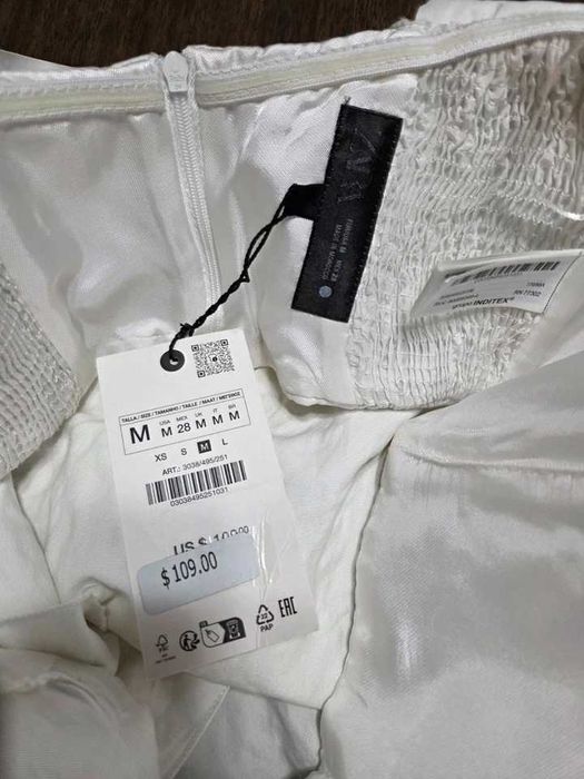 TOP VOLUMINOS ZARA  Alb Top cu decolteu asimetric. Baretă supradimensionată  Alb ecru Fibră metalică