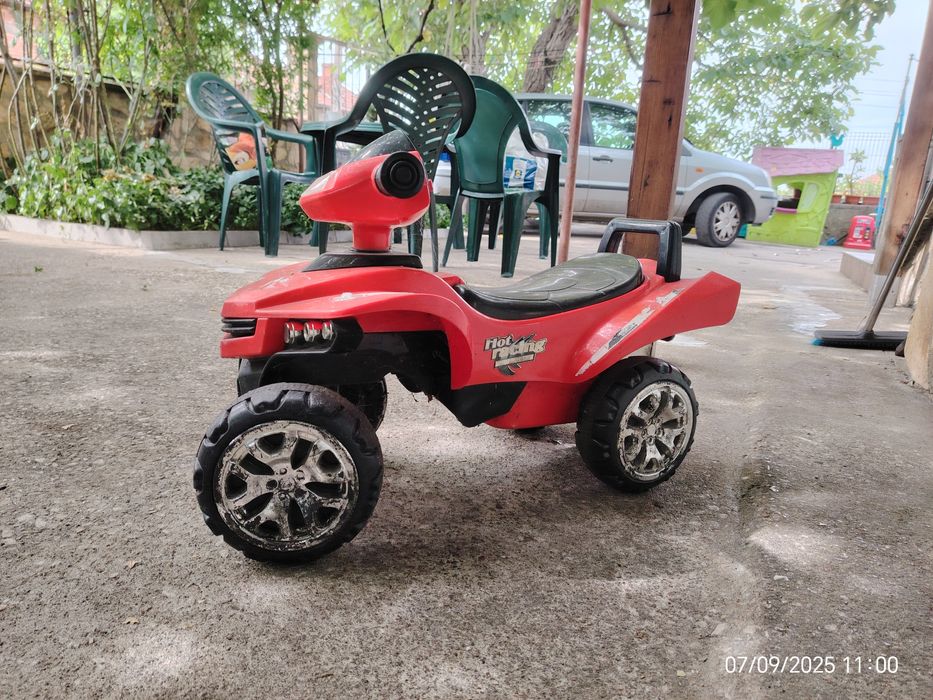 Бъги ride on на Мони