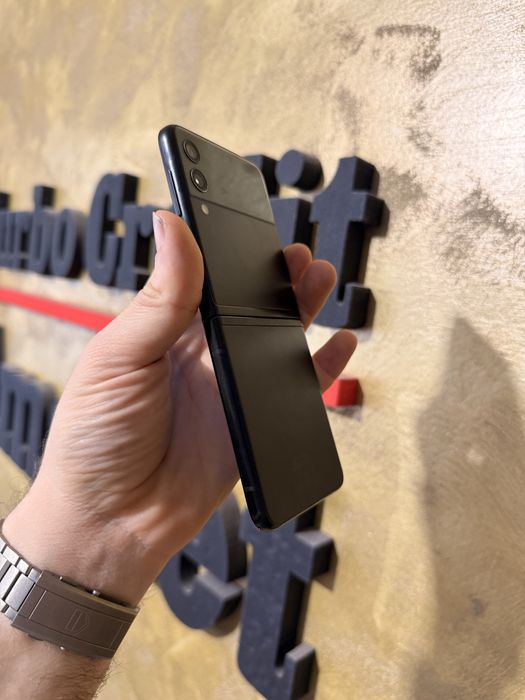 Samsung Galaxy Z Flip3 128GB 8GB RAM SM-F711B Duos