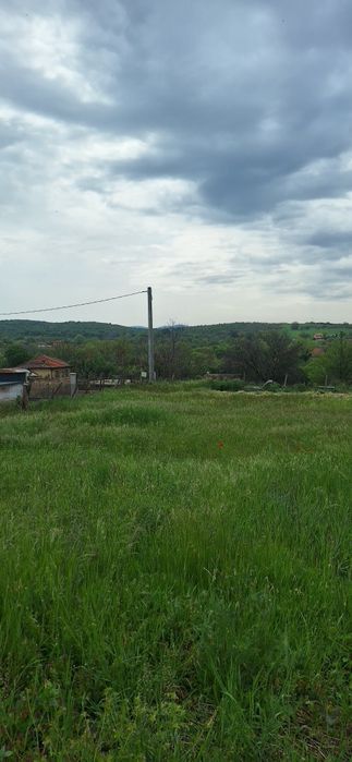 Продавам парцел в регулация с ток в с. Православ