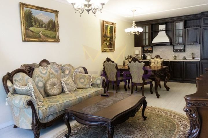 Дава се под наем Двустаен апартамент в Варна, Център - 82 кв.м за 1000 € - Снимка #3