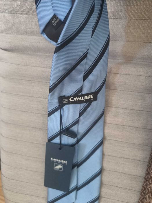 3 Cravate: Cavaliere si H&M