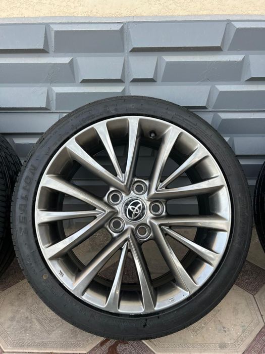 Продам резину с дисками Toyota camry 55