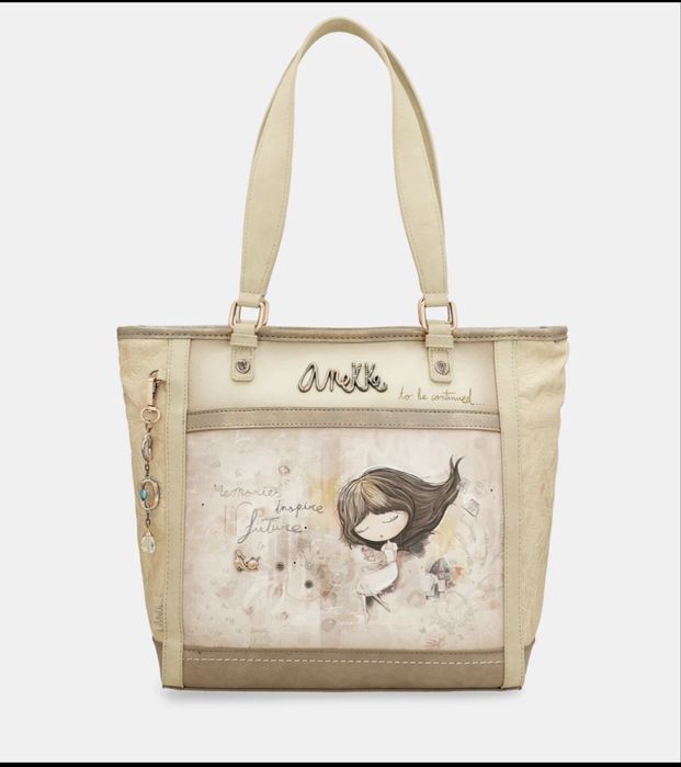Продавам Anekke твърд голям портфейл -30евро