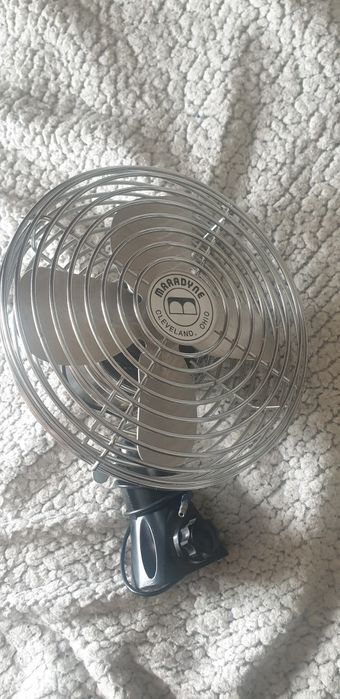 Ventilator 12 volti.pentru masina.merge si intr o camera. cu transformator de 12 volți