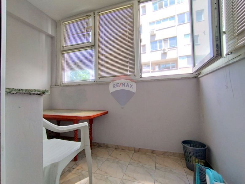 Продава се Двустаен апартамент в Варна, Спортна зала - 70 кв.м за 2786 €/кв.м - Снимка #3