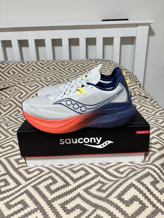 Продам оригинальные новые кростовки saucony
