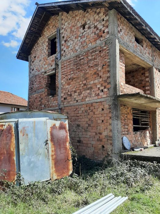 Продава се къща в с.Згориград 292 кв.м.