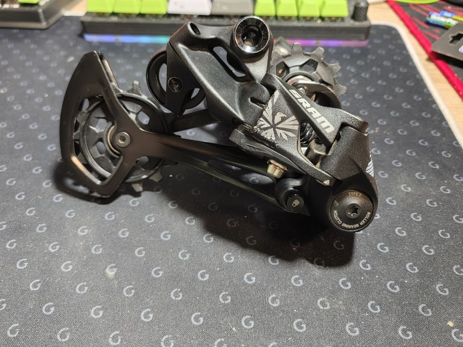 SRAM обтегач и команда 12 скорости