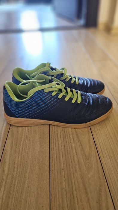 Ghete Fotbal Sala Martes - Mărimea EUR 37 - Stare foarte buna