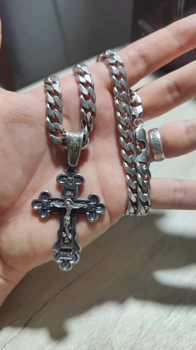 Серебряная цепь с крестом