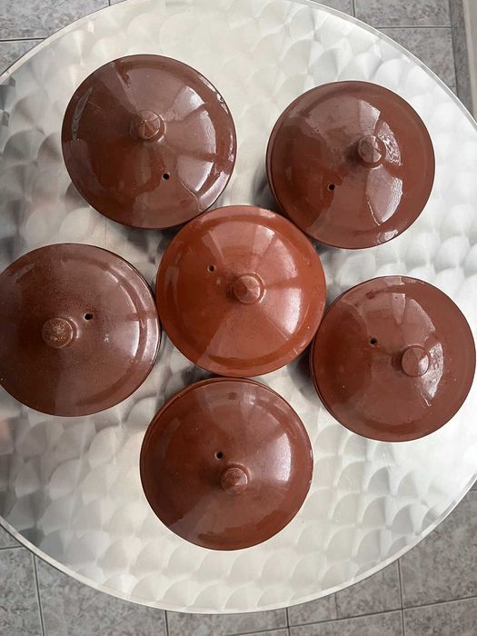 Продавам нов глинен гювеч и нови глинени гювечета