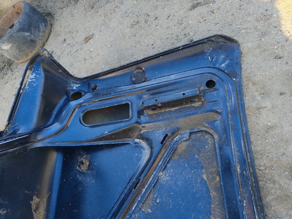 Продам багажник и дверь от 2115