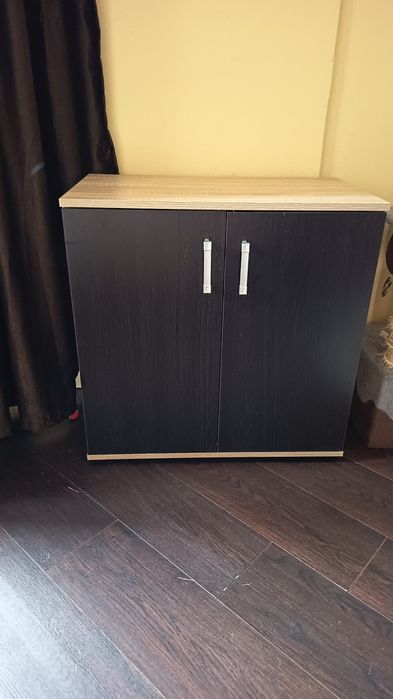 Vând șifonier cu 4 uși plus bibliotecă living