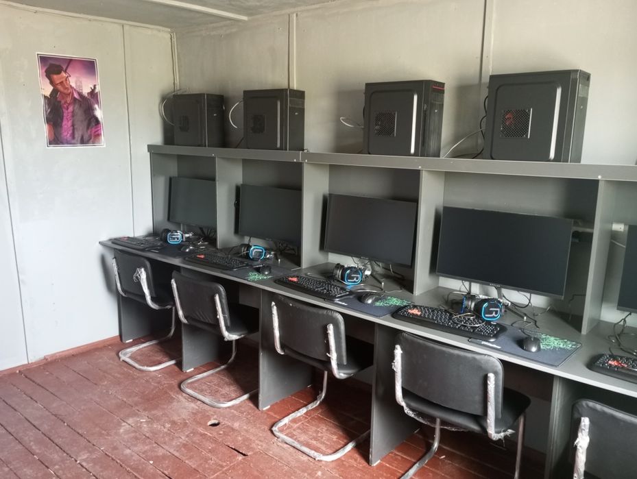 10 дана компьютер стол хам стуллары менен комплект сатылады.