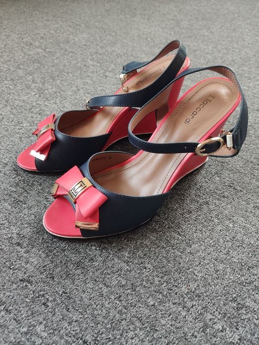 Продам босоножки.