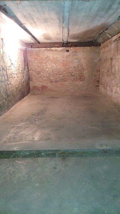 Сдам гараж подземный.