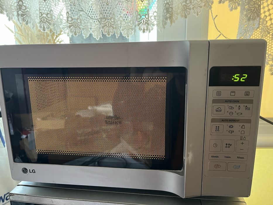 Микровълнова фурна с грил LG