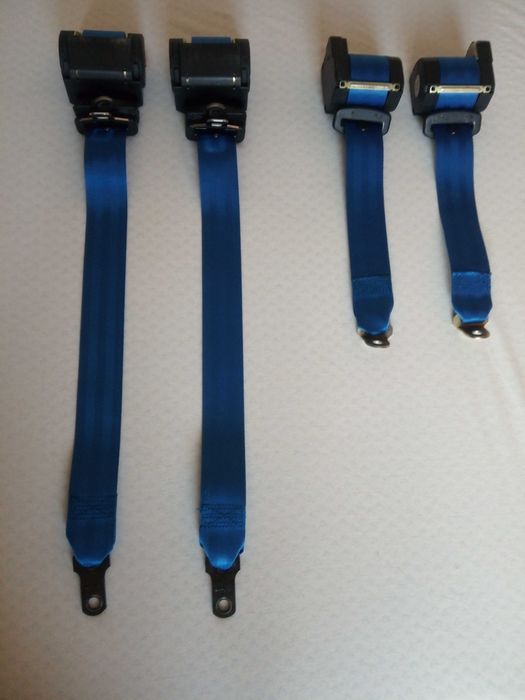 Цветни предпазни колани за автомобил