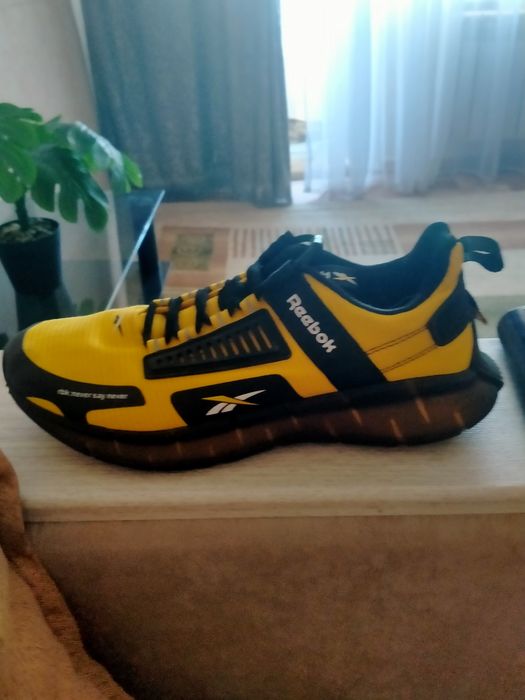 Продам кроссовки
