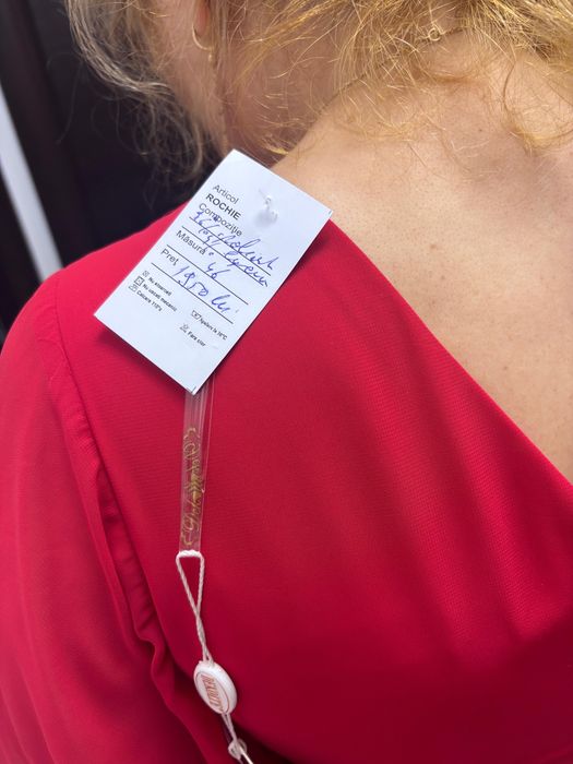 Vand rochie rosie de ocazie noua cu eticheta