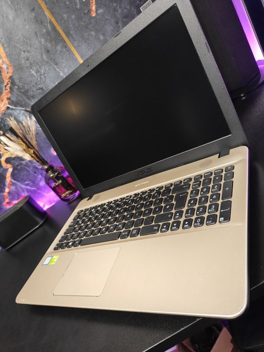 Laptop Asus i5 gen 6, 8gb DDR4, SSD Samsung