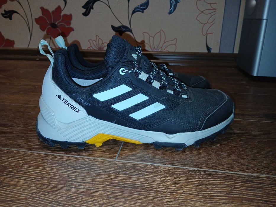 продавам маратонки adidas     N43  N44