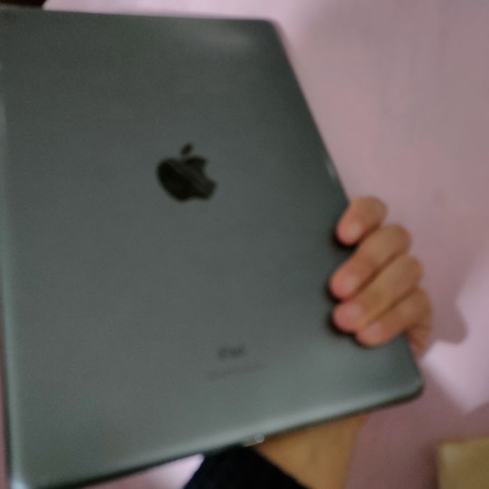 Ipad 7-go pokalenie 32gb yangi 3 oy ishlatilgan sastayani zur abmen bo