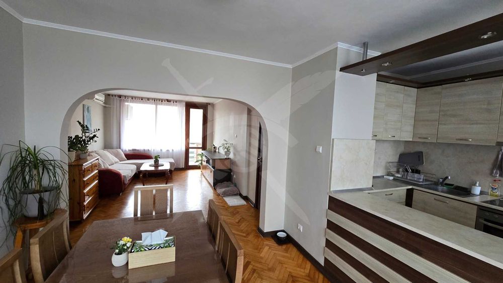 Дава се под наем Тристаен апартамент в Пловдив, Кючук Париж - 100 кв.м за 475 € - Снимка #7