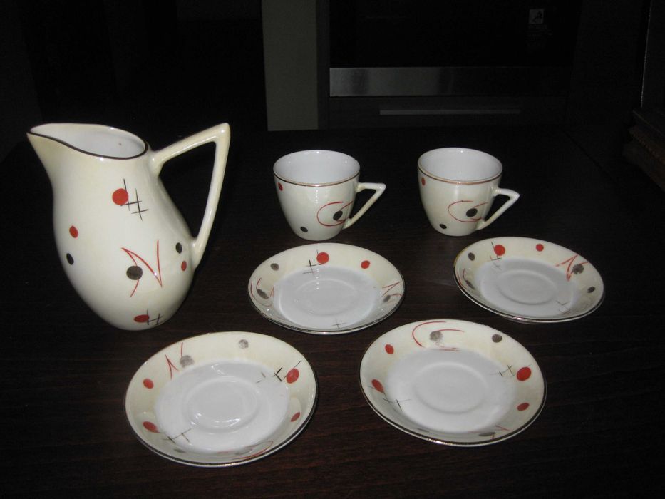 Не пълен  сервиз за подправки- СИП . Цена  78 лева Пращам по Еконт.