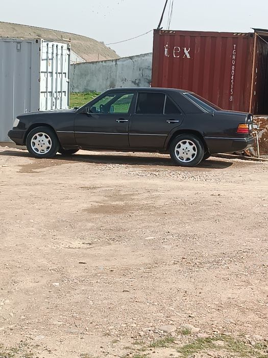 Mercedes-Benz E 230 1985 — 8