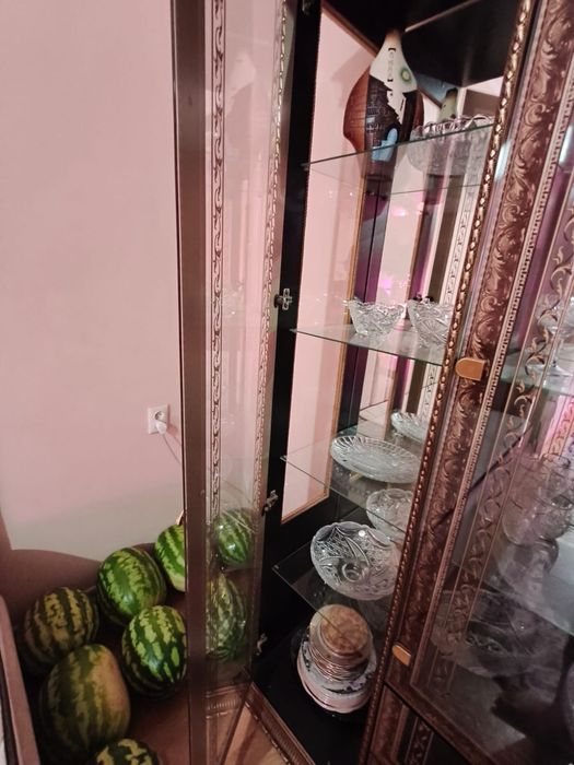 Продаётся сервант