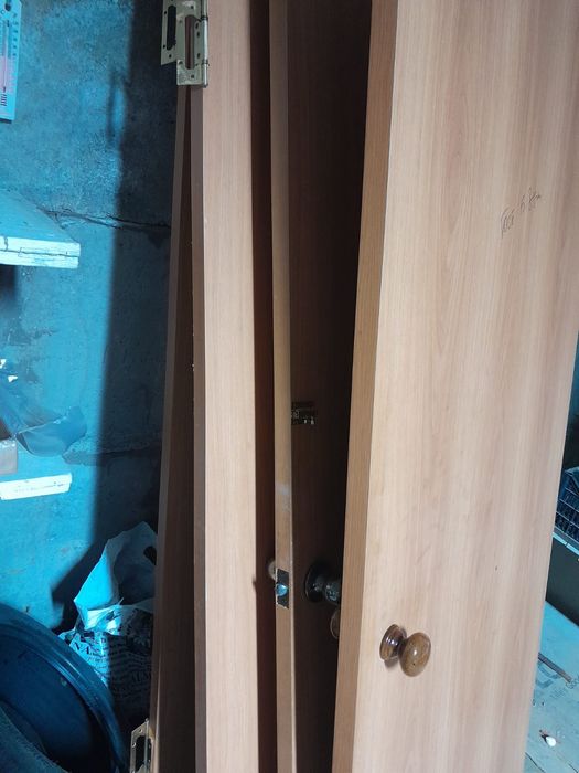 Продам межкомнатные дверей