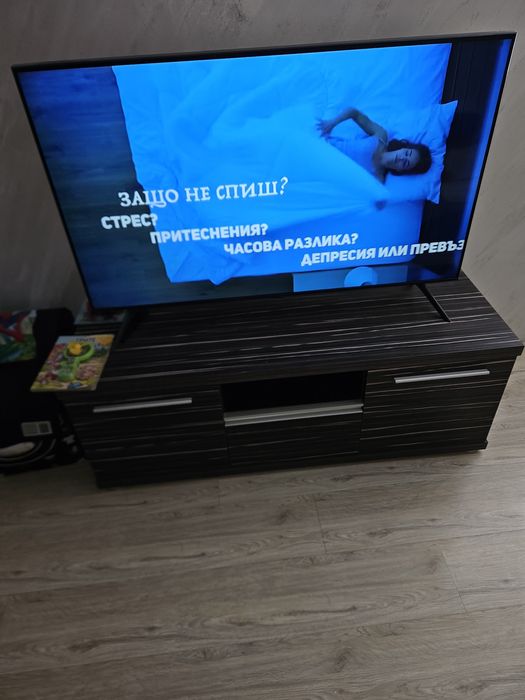 Кухня права 2.65 и tv шкаф1.30