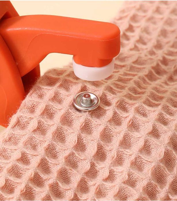 Уред за поставяне на Тик Так копчета